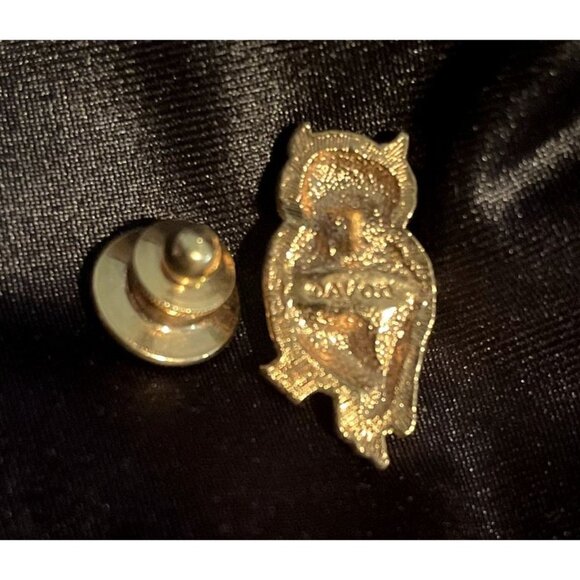 Vintage 1994 Wilderness Owl Pin Stamped Avon Small Gold Tone Green - Picture 2 of 2